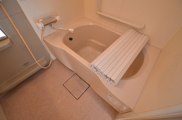バス・シャワールーム　シンプルで機能的な浴室です！
