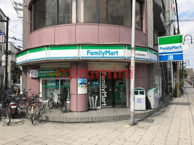 コンビニ　ファミリーマートアムト相川駅前店（コンビニ）まで830m