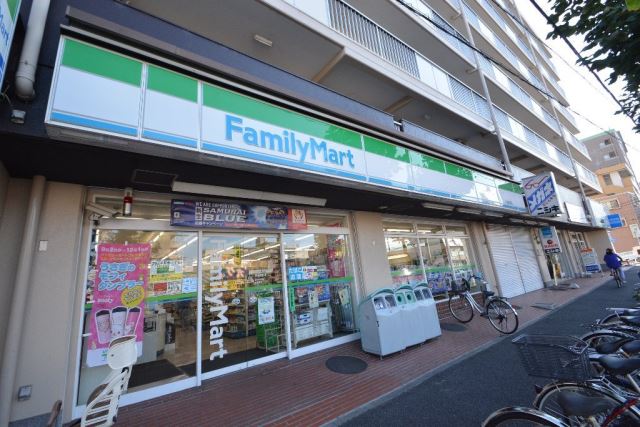 コンビニ　ファミリーマート（コンビニ）まで540m