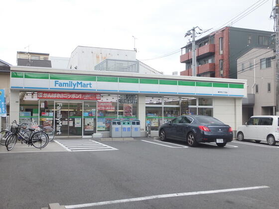 コンビニ　ファミリーマート 楠木町三丁目店（コンビニ）まで129m
