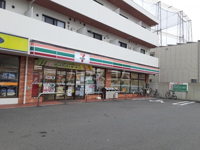 コンビニ　セブンイレブン横浜日吉5丁目店（コンビニ）まで329m