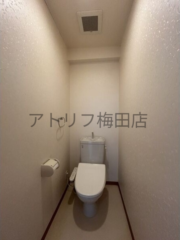 地下鉄御堂筋線 新大阪駅 徒歩12分 8階建 築19年のトイレ写真