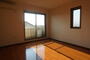 居室・リビング　２面採光なので、明るく風通しのよい過ごしやすいお部屋です♪