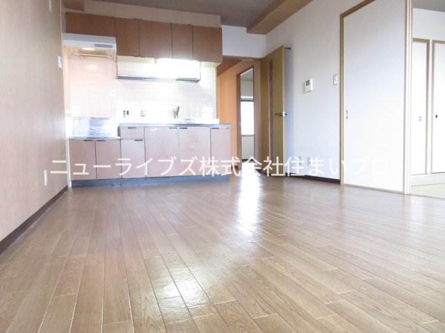 京阪本線 寝屋川市駅 徒歩30分 7階建 築28年の居間写真