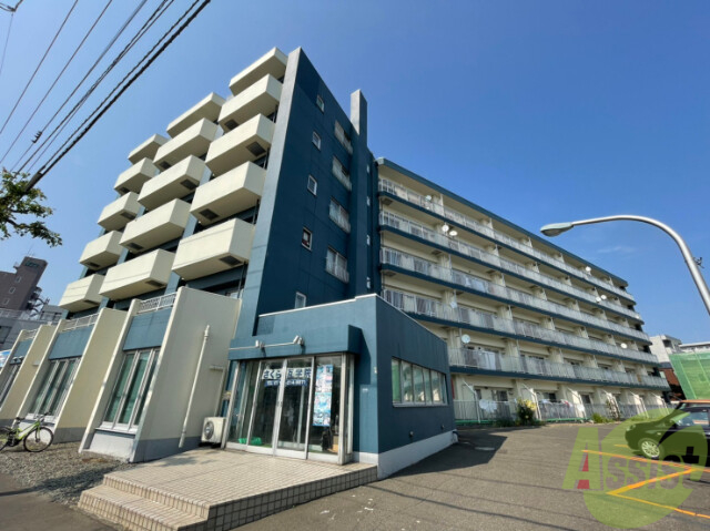 札幌市北区北二十一条西のマンションの建物外観