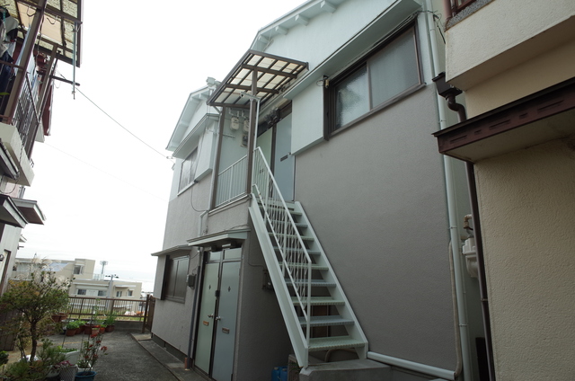 神戸市須磨区関守町のアパートの建物外観