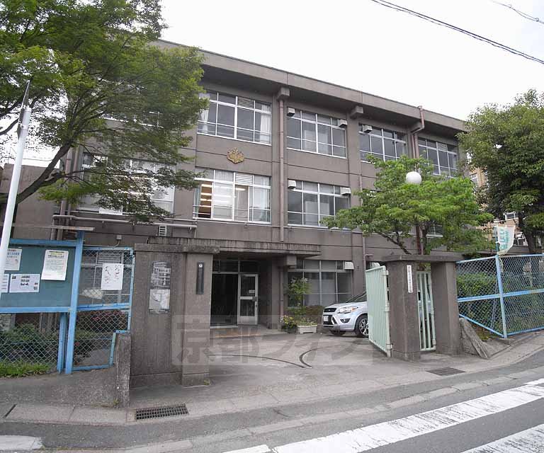 【アークヒルズ桃山の小学校】