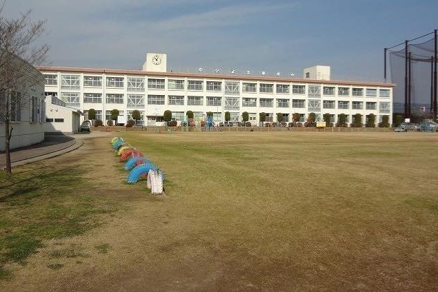 【神埼郡吉野ヶ里町豆田のアパートの小学校】