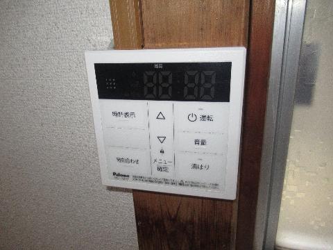 安威塚貸家　その他設備　給湯パネル