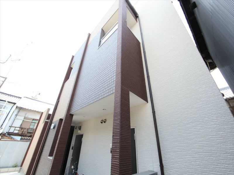 【名古屋市昭和区山脇町のアパートの建物外観】