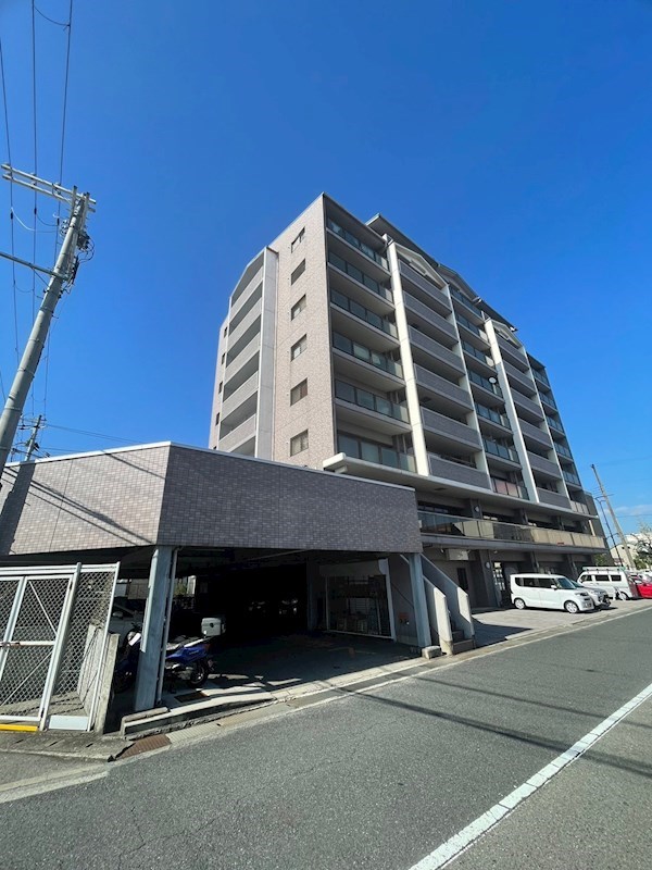 姫路市広畑区正門通のマンションの建物外観