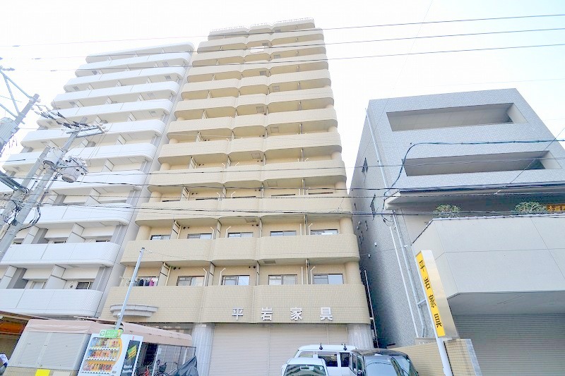 【広島市中区西白島町のマンションの建物外観】