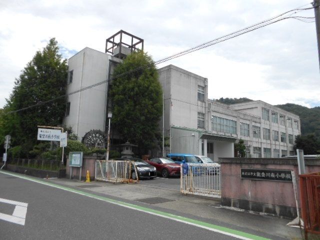 【プロヴァンスI号館の小学校】