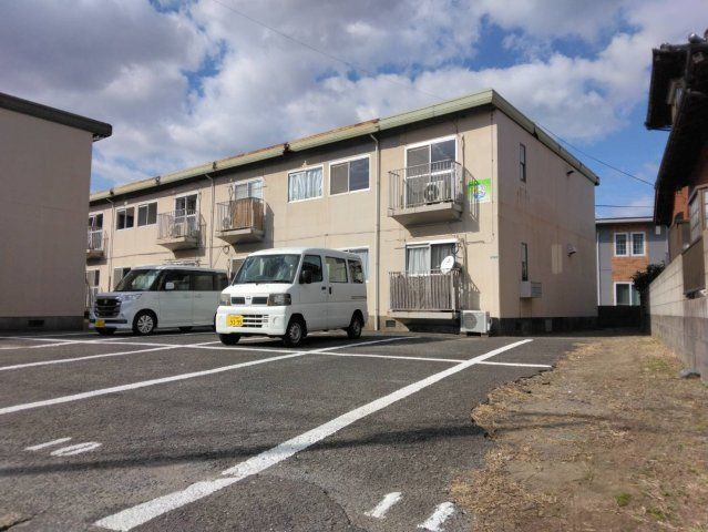 【北九州市八幡西区本城東のアパートの駐車場】