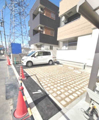 【フジパレス百舌鳥駅南II番館の駐車場】