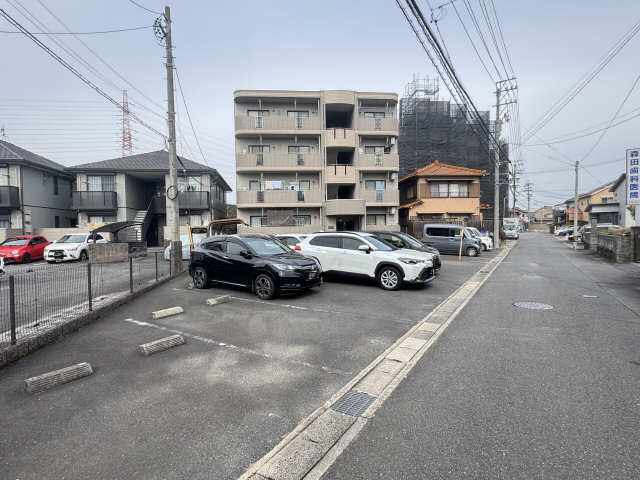 【ドミール美濃川の駐車場】