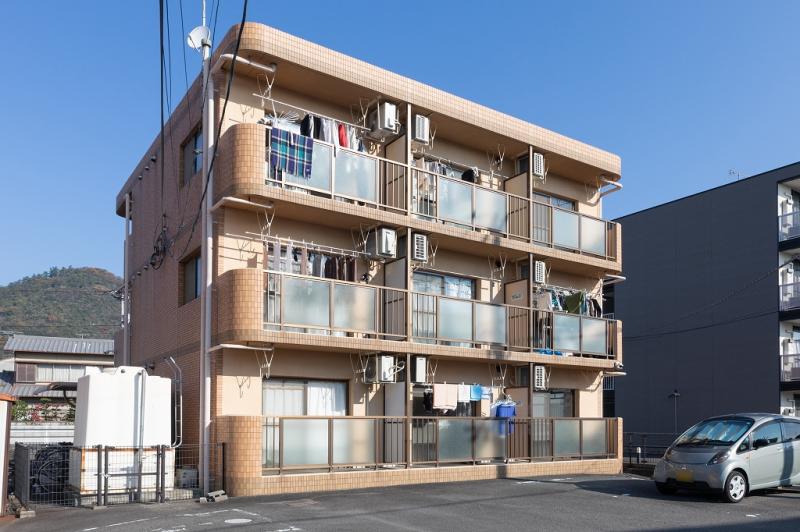 高松市紙町のマンションの建物外観