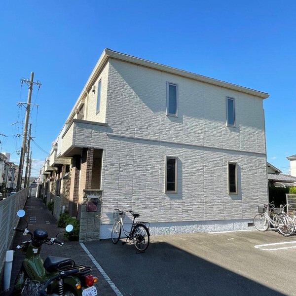 尼崎市額田のアパートの建物外観