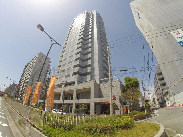 大阪市淀川区十三東のマンションの建物外観