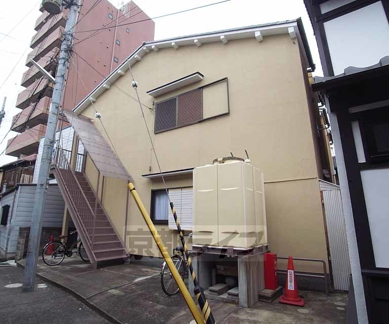 京屋ハイツの建物外観