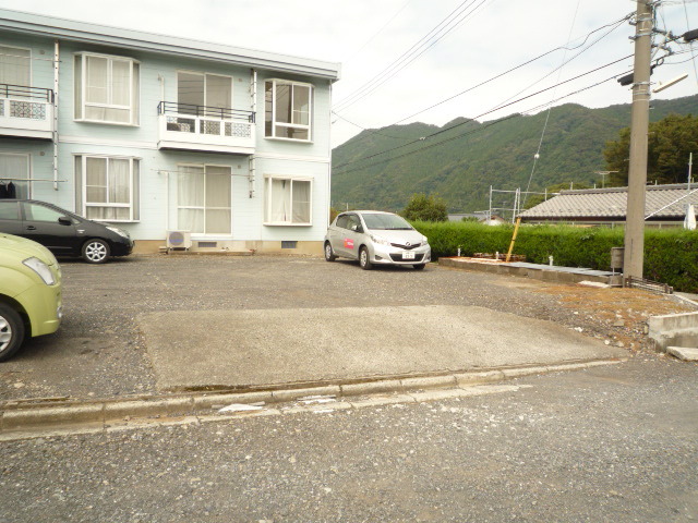 【ハイツ浜田の駐車場】