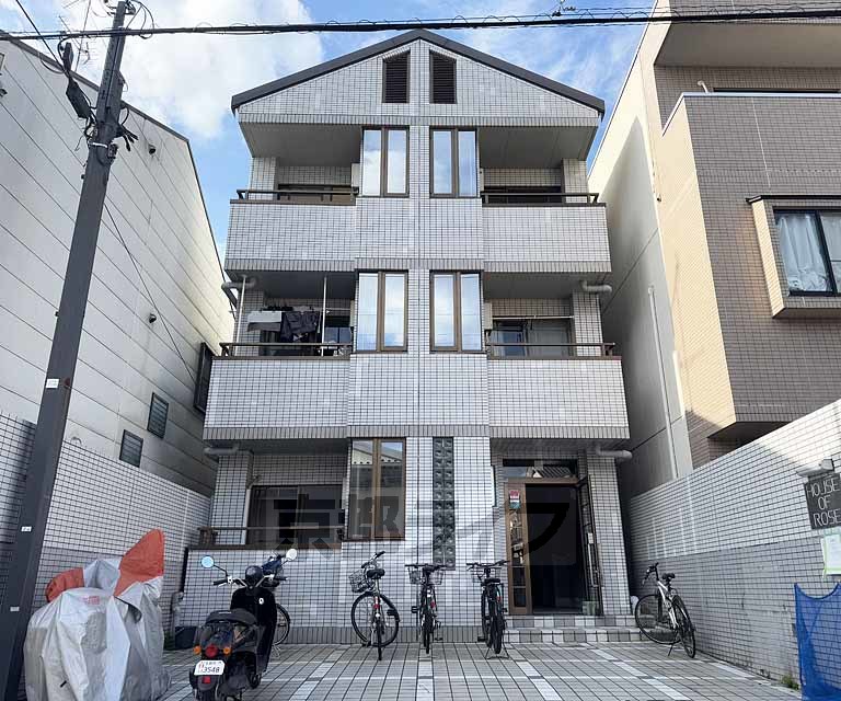 京都市伏見区西堺町のマンションの建物外観