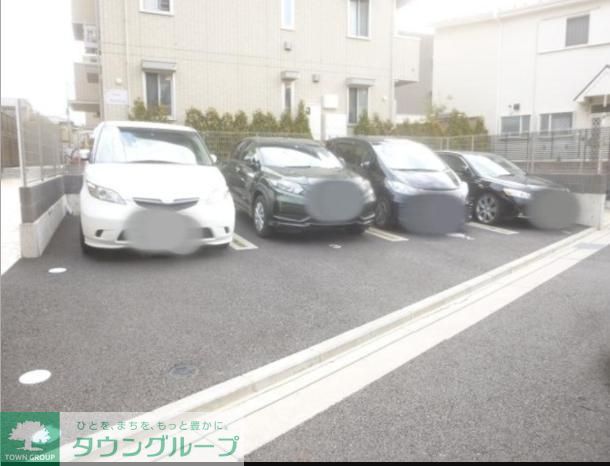 【アリエスマンションの駐車場】