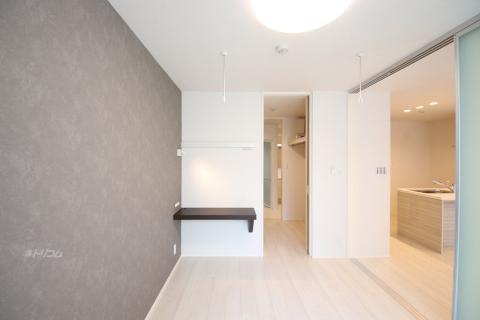 収納　ウォークスルークローゼット・デスク付