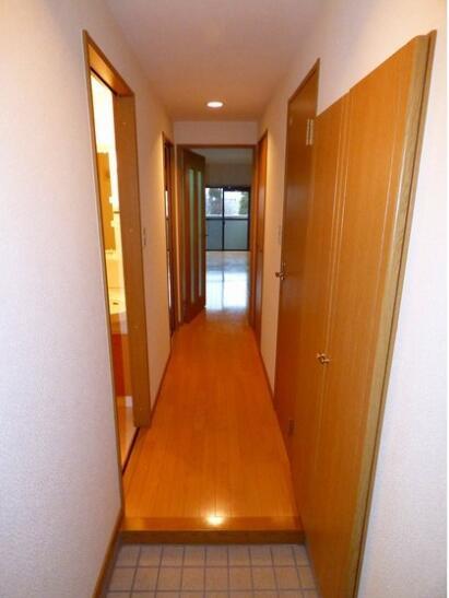 玄関　※他の部屋の写真となる為、現況優先となります