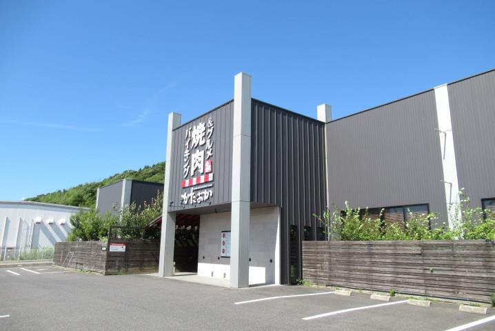 飲食店　焼肉＆グルメバイキングかたおか　松江店（飲食店）まで800m