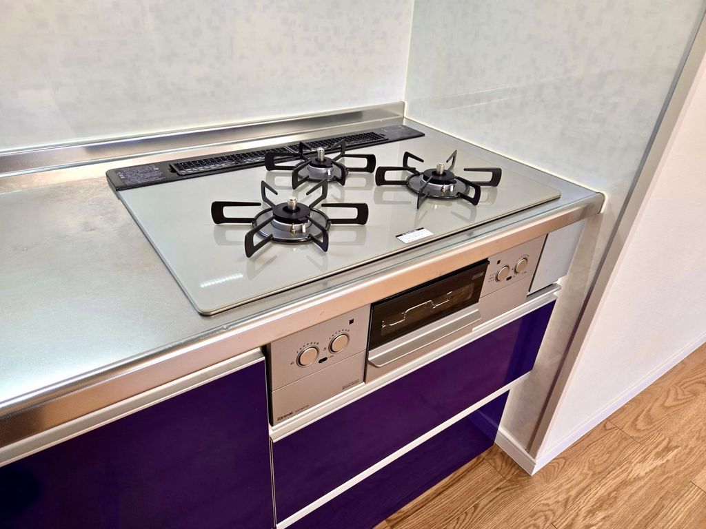 キッチン　3口ガスコンログリル付きです！