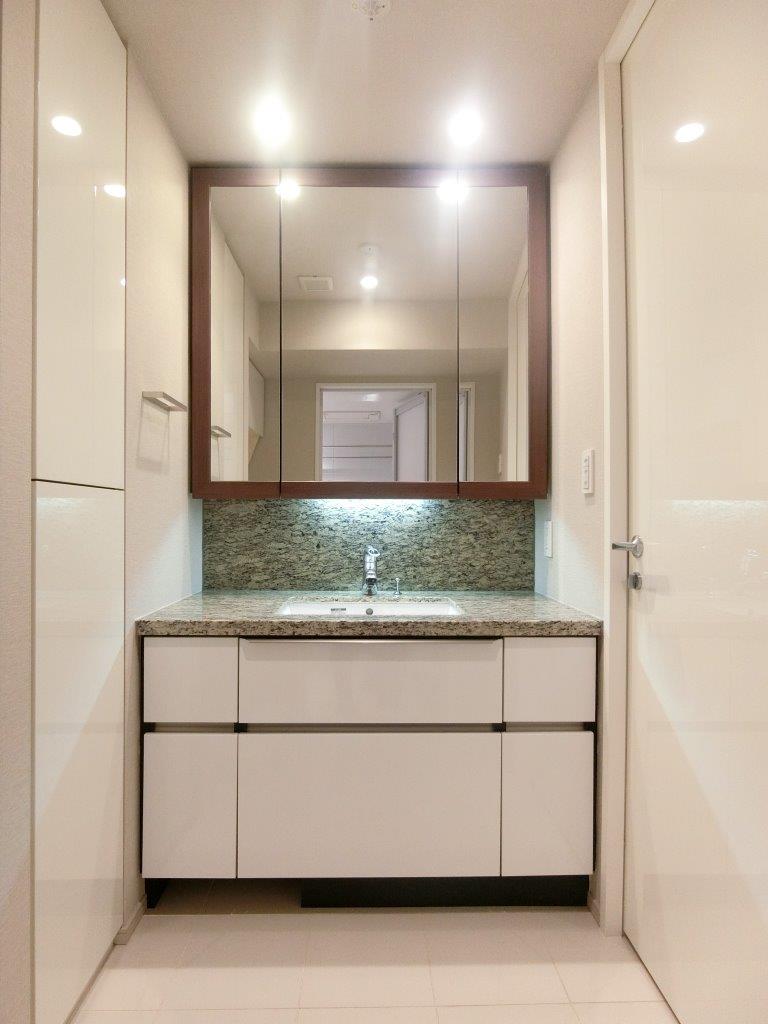 洗面設備　＊同物件参考画像