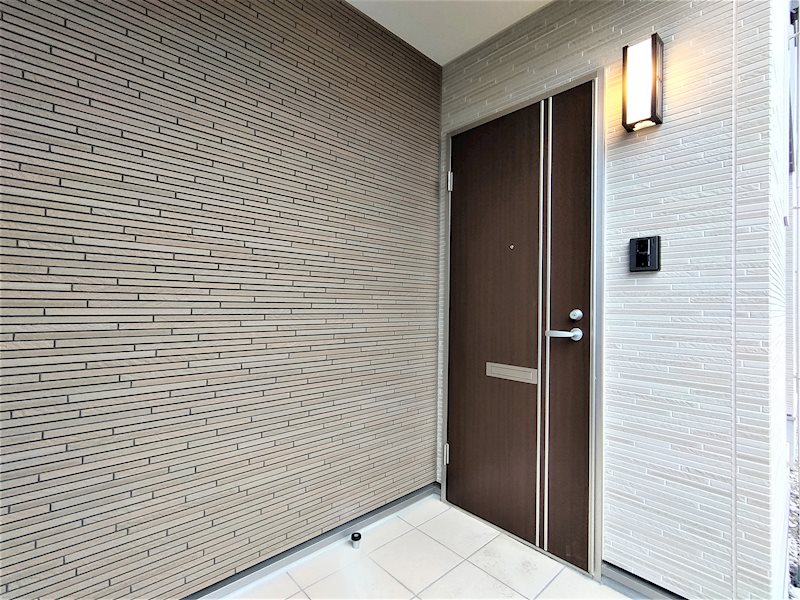 エントランス　たくさん買い物をしても安心。フラットな玄関アプローチ