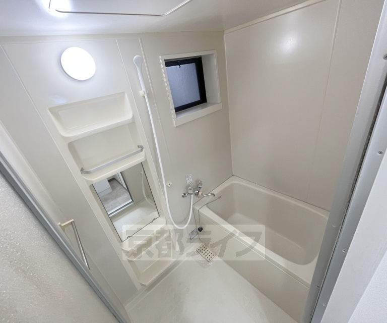 居室・リビング　広く明るいリビング。