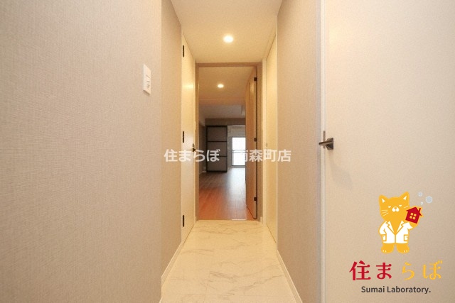 玄関　「気になったら、LINEで気軽に相談できますよ。」