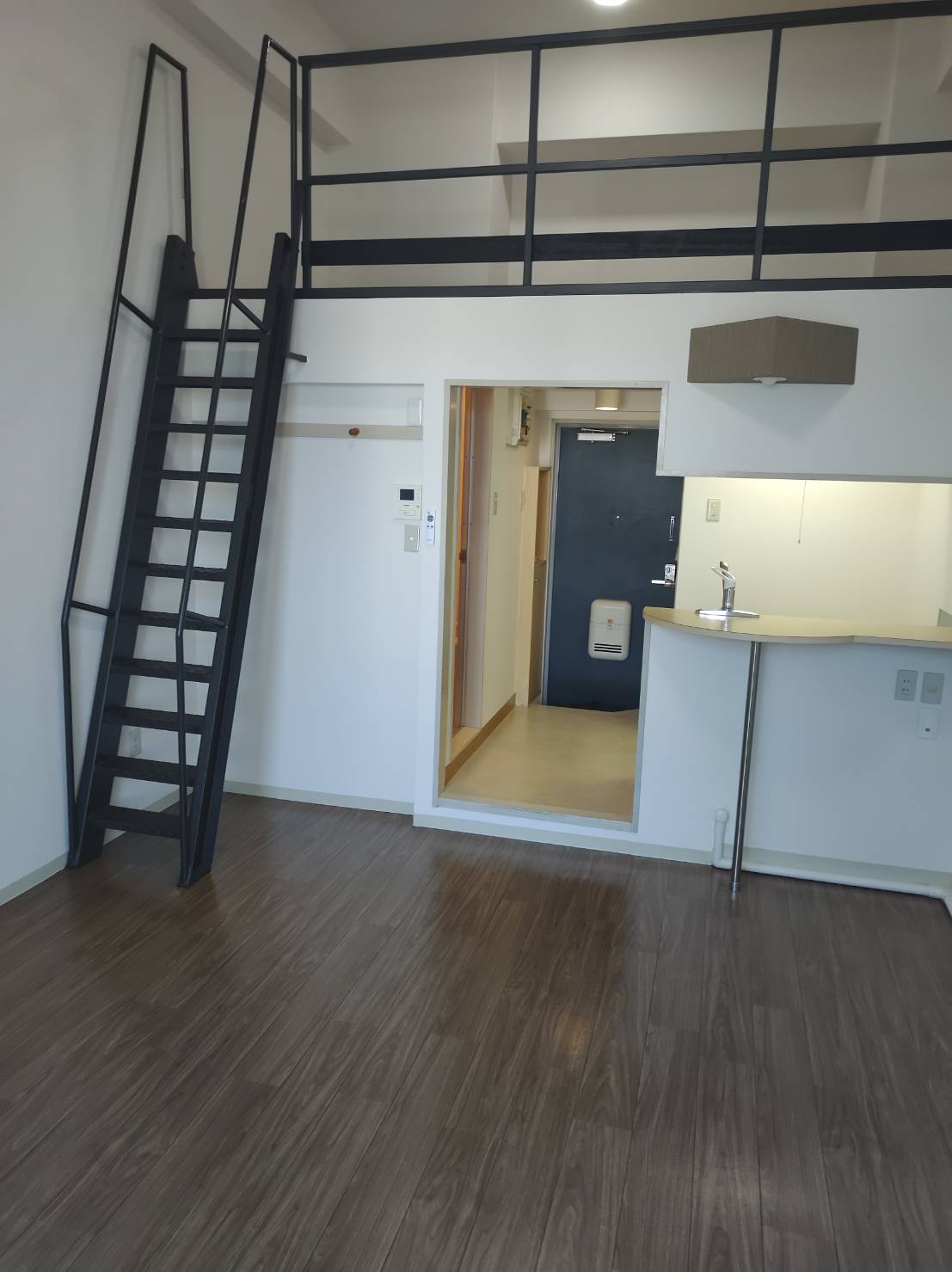 居室・リビング　※類似レイアウトの部屋のサンプル画像です