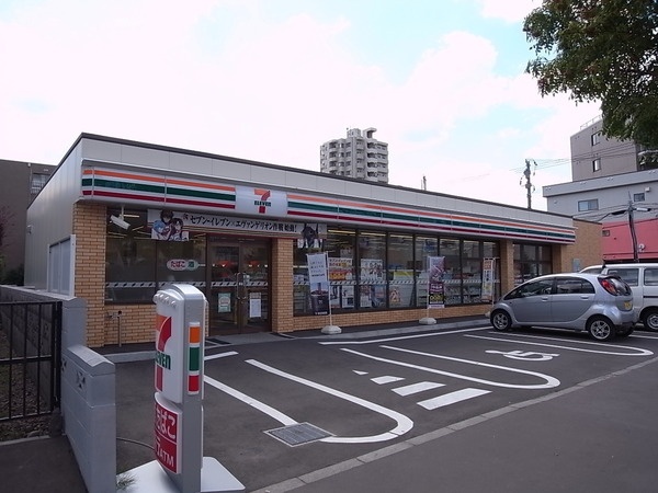 コンビニ　セブンイレブン札幌宮の森1条店（コンビニ）まで316m