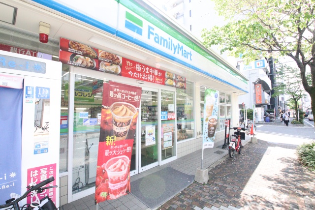 コンビニ　ファミリーマート　葵一丁目店（コンビニ）まで81m