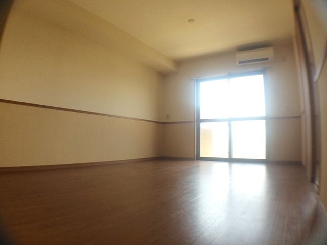 居室・リビング　★日当たり良好の明るいリビングです★