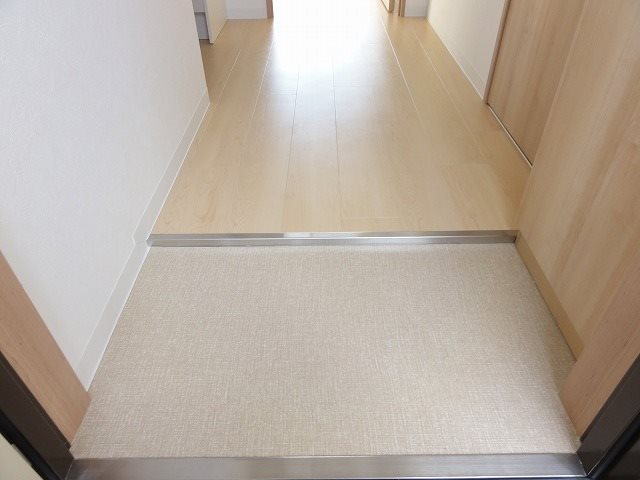 玄関　類似タイプ参考写真掲載。