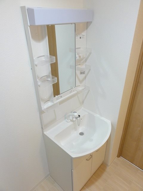 洗面設備　類似タイプ参考写真掲載。