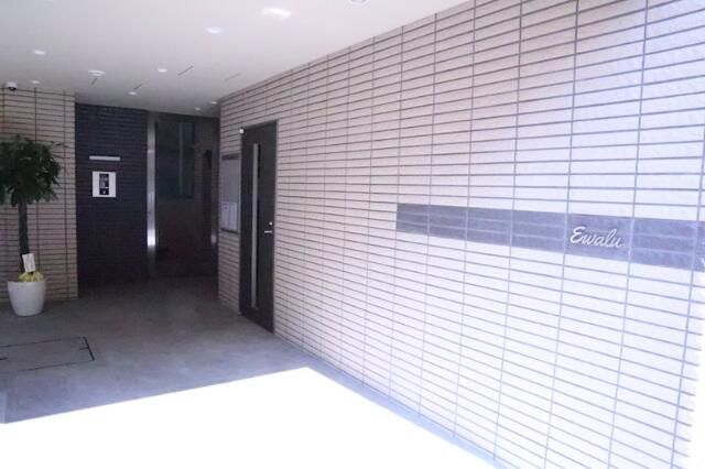 エントランス　落ち着いたエントランスです