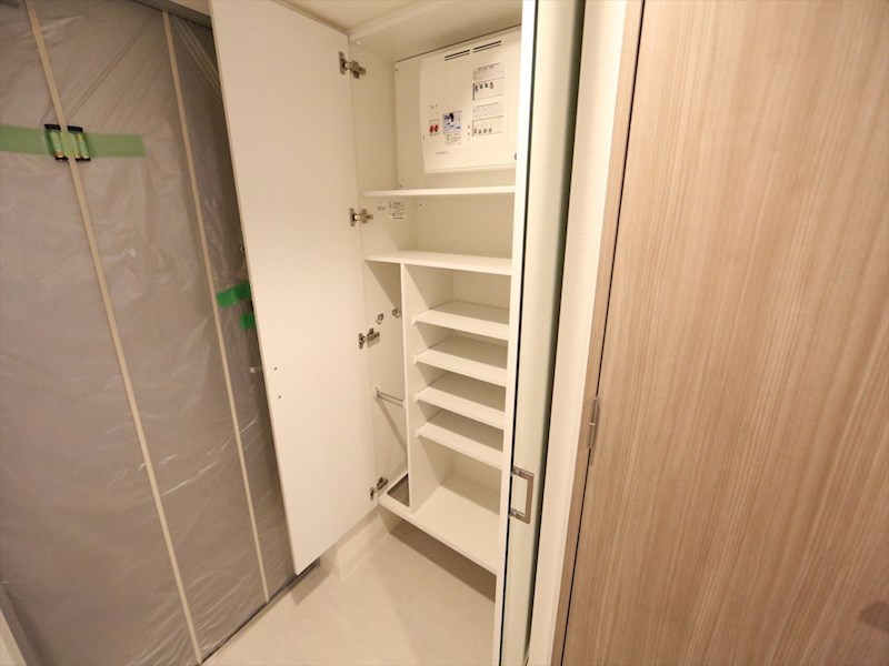 玄関　玄関　シューズボックス付（収納充実してます）