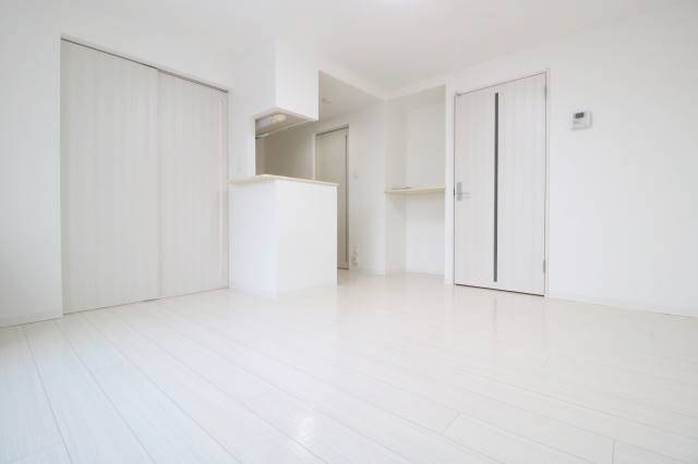 居室・リビング　白を基調とした、清潔感のあるリビング♪