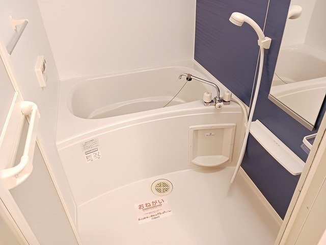 バス・シャワールーム　コンパクトで使いやすいお風呂です