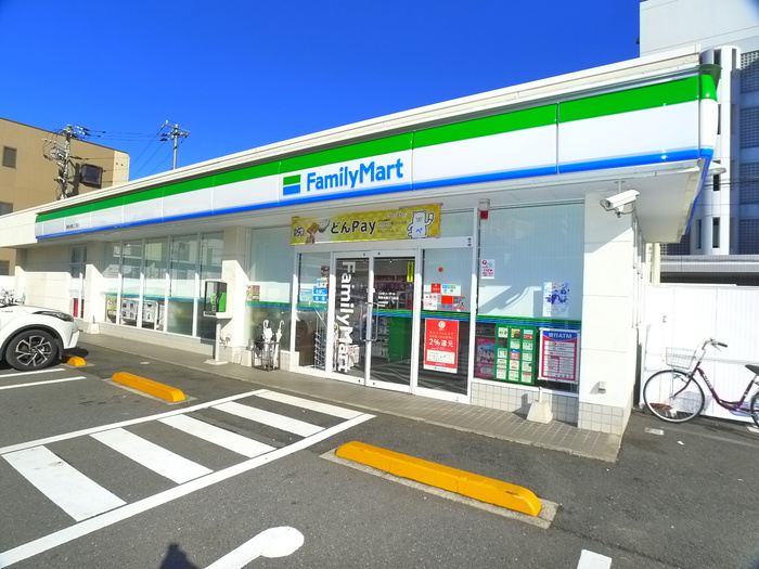 コンビニ　ファミリーマート（コンビニ）まで351m