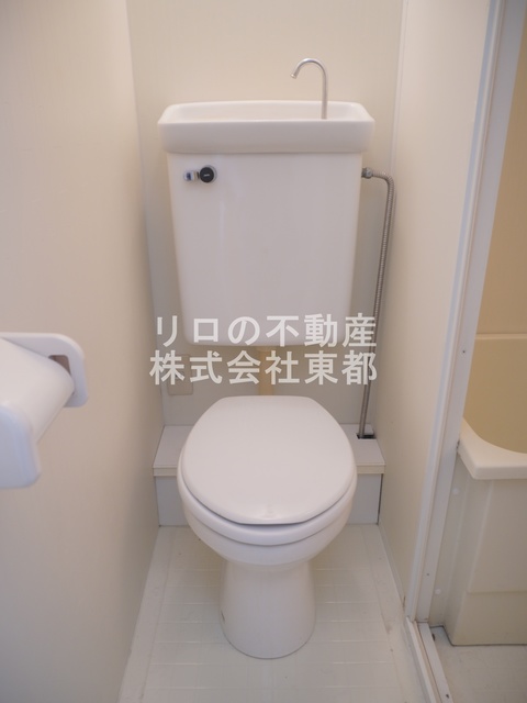 トイレ　白基調で清潔感のあるトイレです♪