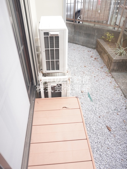 バルコニー　バルコニーがあるので洗濯物を太陽の下で干すことができます♪