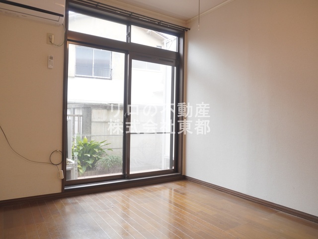 居室・リビング　南西向きで日当たり良好なお部屋！暖かな日差しが入ります♪