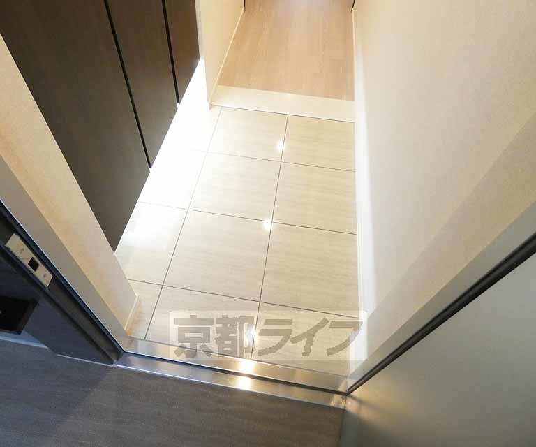 玄関　光沢のある玄関です。